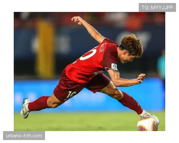 新星闪耀赛场，年轻神锋强势崛起引领球队突破格局