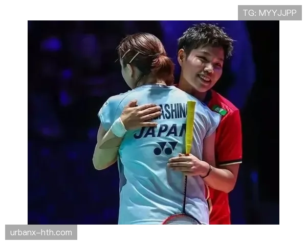 黄东萍逛街那天，拎的包跟我这月工资站在一起都不好意思